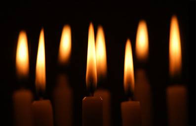 Afbeeldingsresultaat voor afbeelding brandende kaarsen bij gedenken